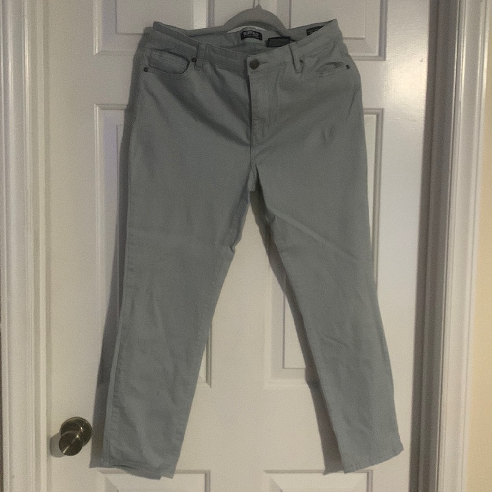Buffalo Bluish/Green capris